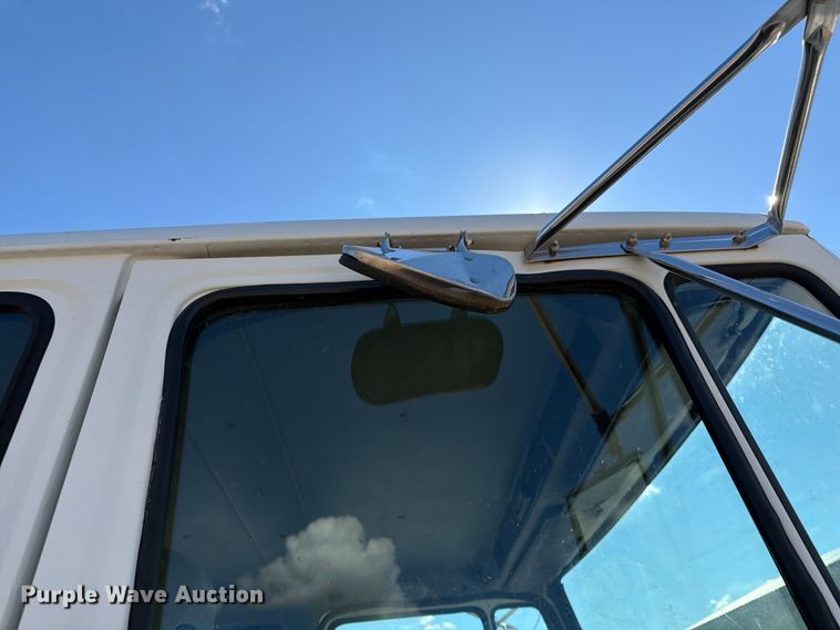 image for item DQ7926 2002 Freightliner FL70 Ext. Cab flatbed truck