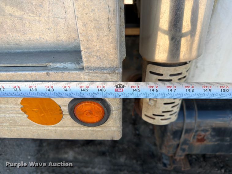 image for item DQ7926 2002 Freightliner FL70 Ext. Cab flatbed truck