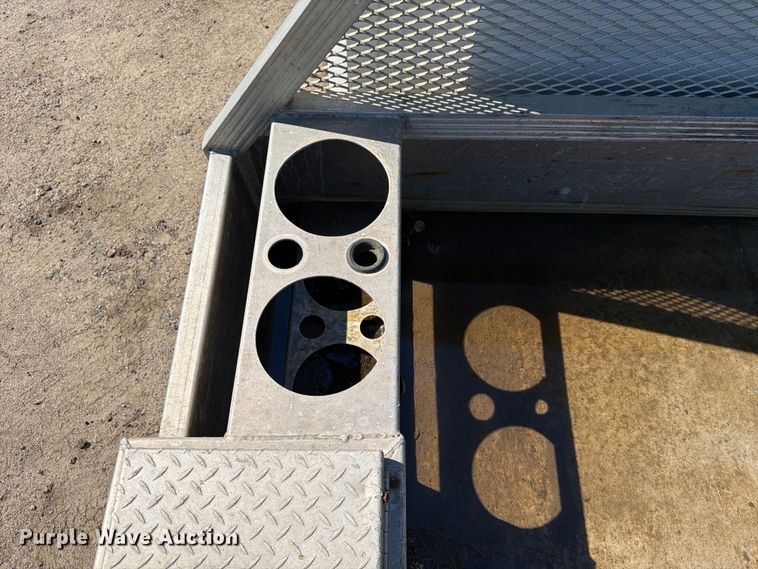 image for item DQ7926 2002 Freightliner FL70 Ext. Cab flatbed truck