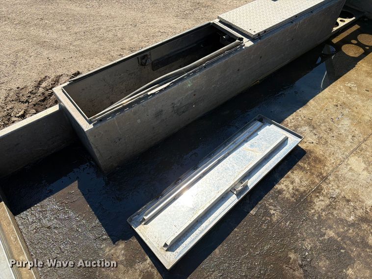 image for item DQ7926 2002 Freightliner FL70 Ext. Cab flatbed truck