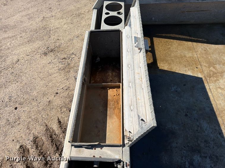 image for item DQ7926 2002 Freightliner FL70 Ext. Cab flatbed truck