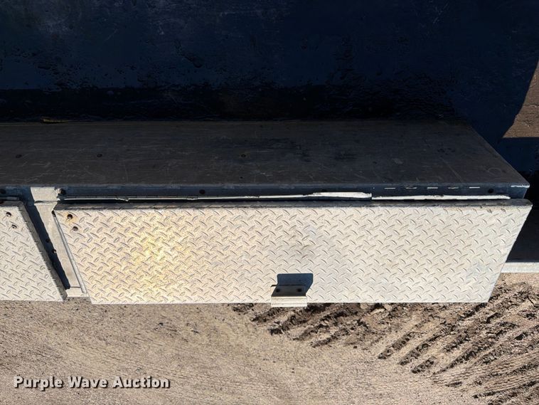 image for item DQ7926 2002 Freightliner FL70 Ext. Cab flatbed truck
