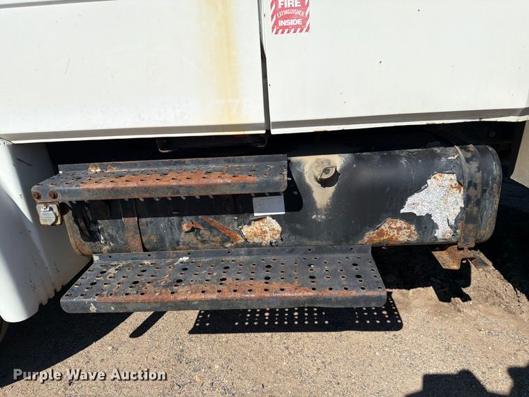 image for item DQ7926 2002 Freightliner FL70 Ext. Cab flatbed truck