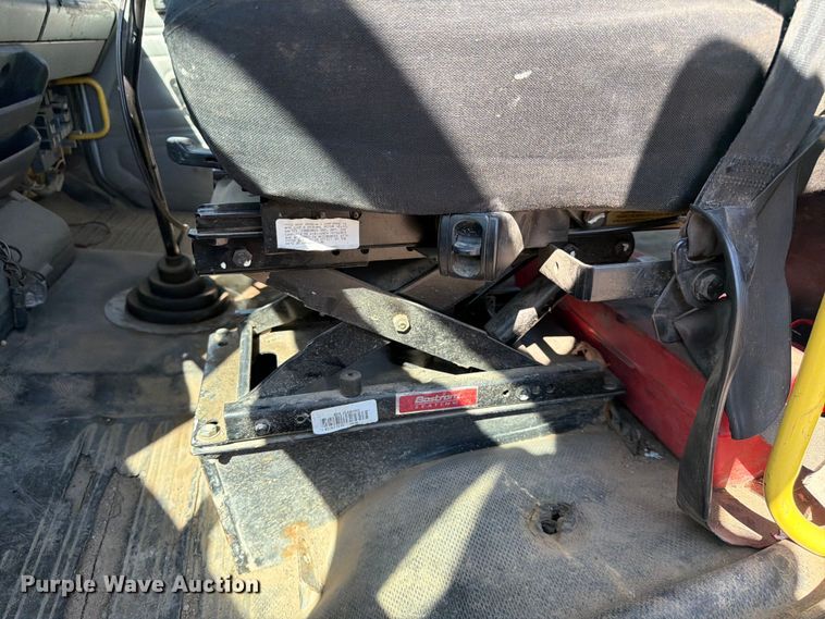image for item DQ7926 2002 Freightliner FL70 Ext. Cab flatbed truck
