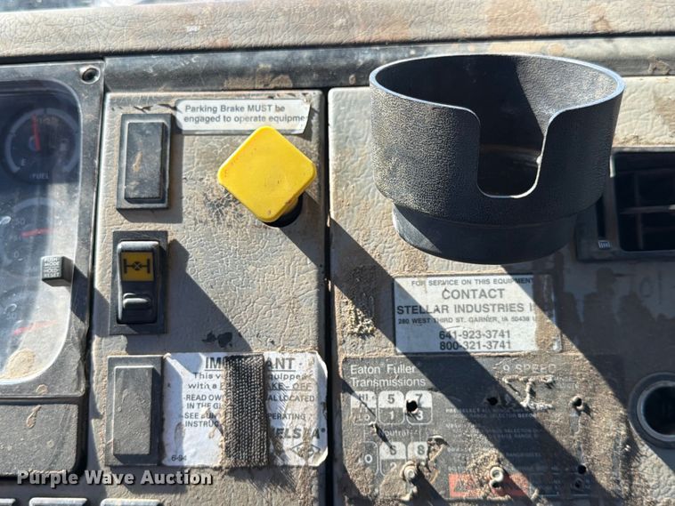 image for item DQ7926 2002 Freightliner FL70 Ext. Cab flatbed truck