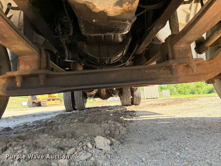 image for item DQ7926 2002 Freightliner FL70 Ext. Cab flatbed truck