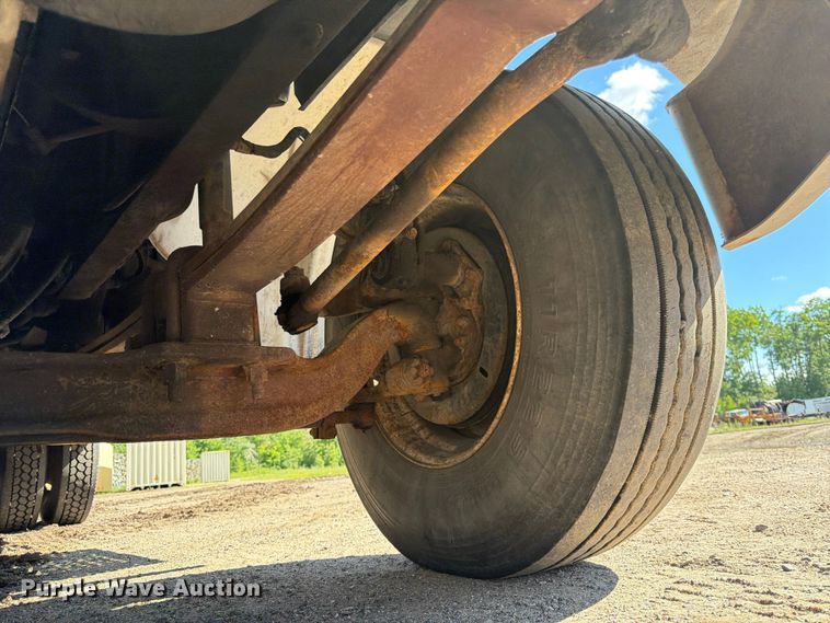 image for item DQ7926 2002 Freightliner FL70 Ext. Cab flatbed truck