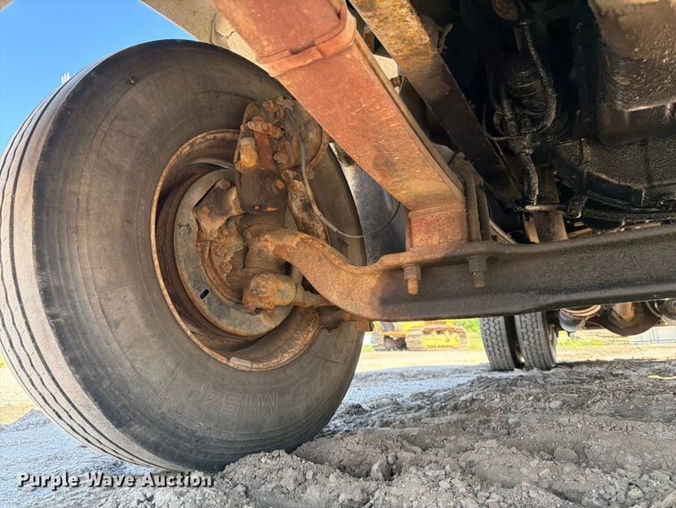 image for item DQ7926 2002 Freightliner FL70 Ext. Cab flatbed truck