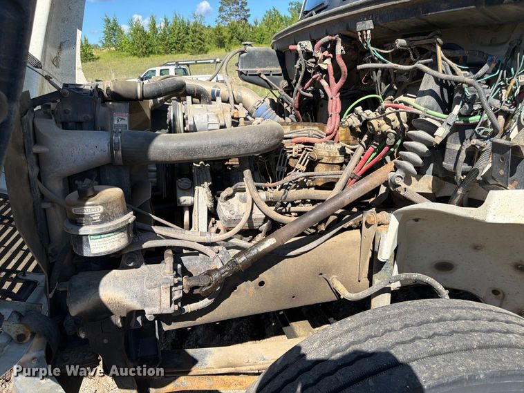 image for item DQ7926 2002 Freightliner FL70 Ext. Cab flatbed truck