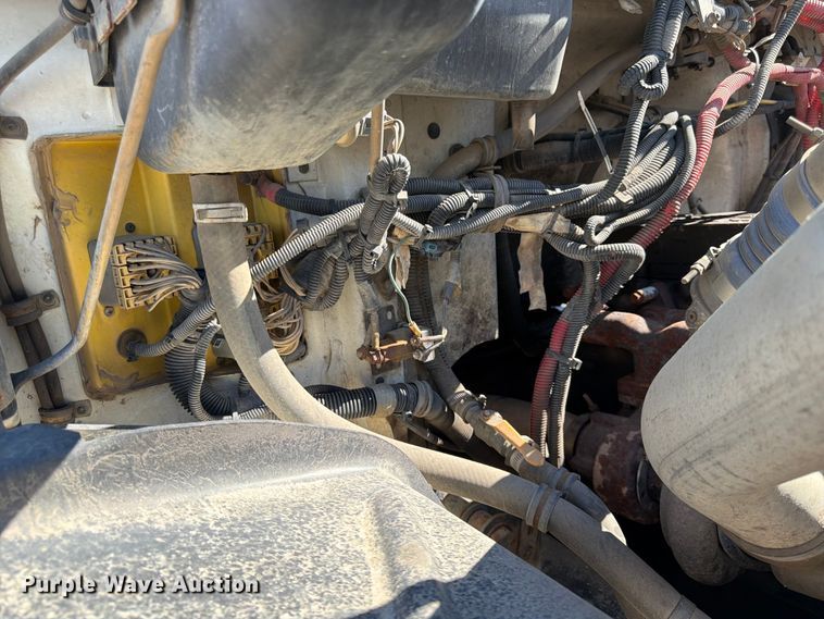 image for item DQ7926 2002 Freightliner FL70 Ext. Cab flatbed truck