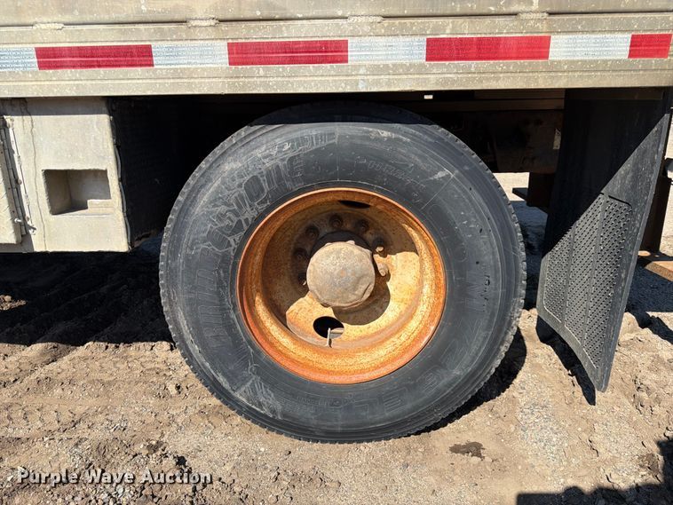 image for item DQ7926 2002 Freightliner FL70 Ext. Cab flatbed truck