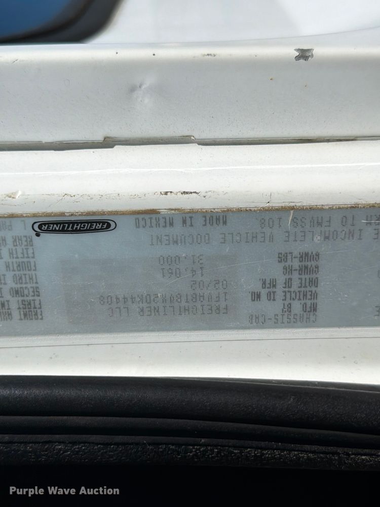image for item DQ7926 2002 Freightliner FL70 Ext. Cab flatbed truck