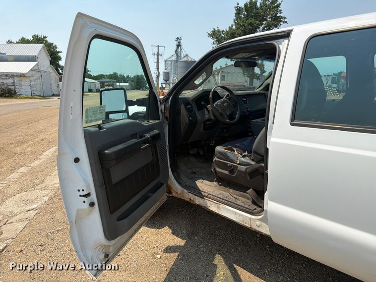 image for item DQ7939 2011 Ford F350 Super Duty Crew Cab pickup truck
