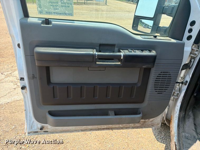image for item DQ7939 2011 Ford F350 Super Duty Crew Cab pickup truck