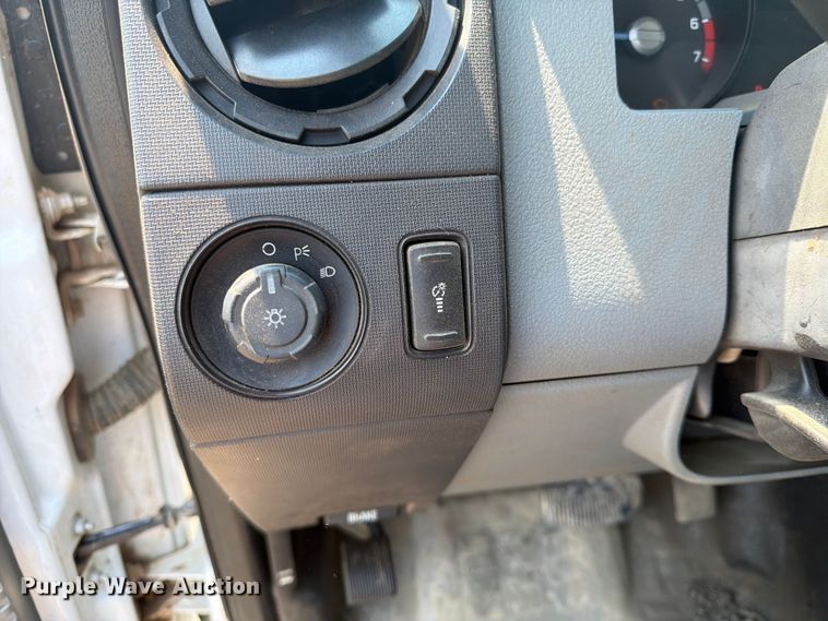 image for item DQ7939 2011 Ford F350 Super Duty Crew Cab pickup truck