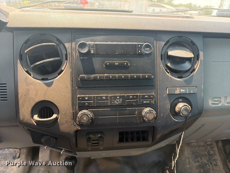 image for item DQ7939 2011 Ford F350 Super Duty Crew Cab pickup truck