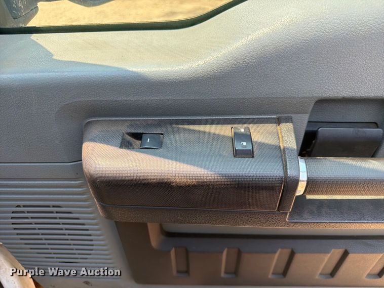 image for item DQ7939 2011 Ford F350 Super Duty Crew Cab pickup truck