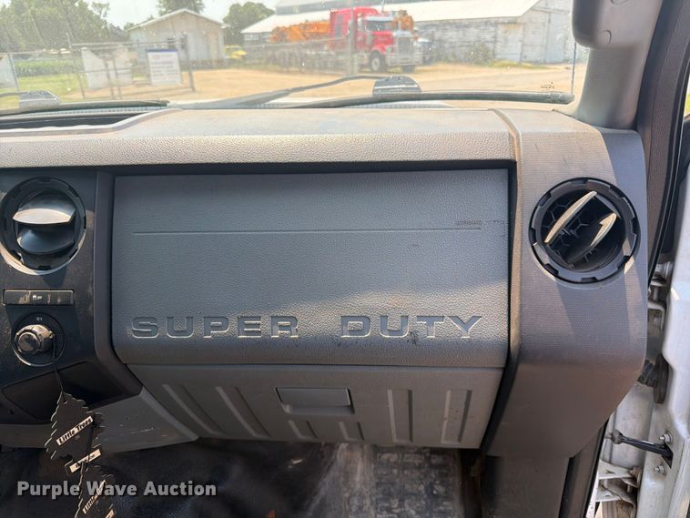 image for item DQ7939 2011 Ford F350 Super Duty Crew Cab pickup truck