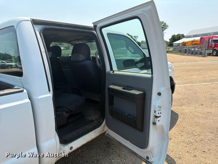 image for item DQ7939 2011 Ford F350 Super Duty Crew Cab pickup truck