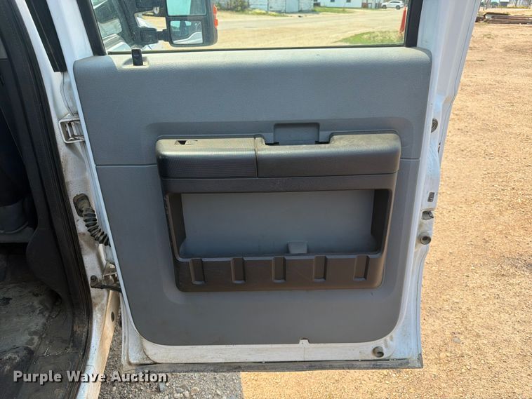 image for item DQ7939 2011 Ford F350 Super Duty Crew Cab pickup truck