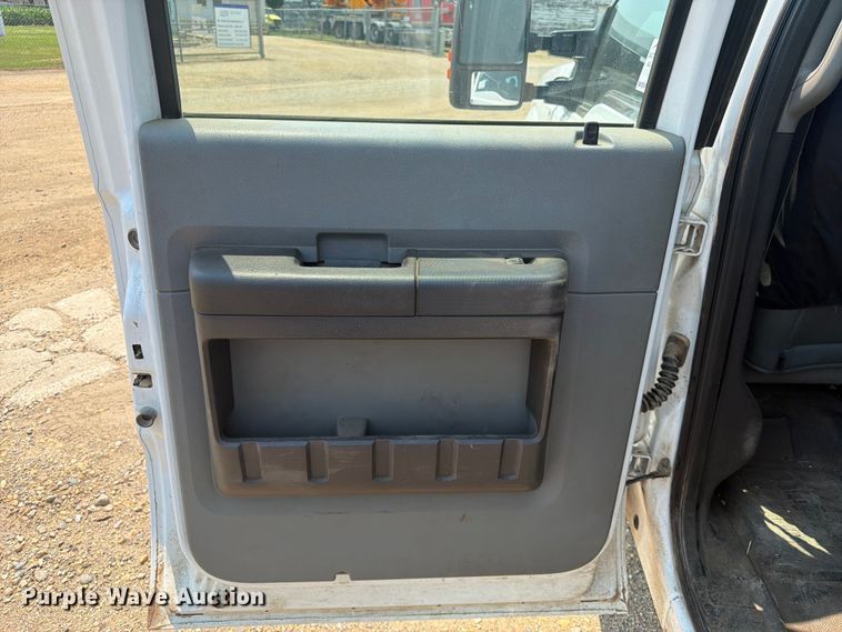 image for item DQ7939 2011 Ford F350 Super Duty Crew Cab pickup truck