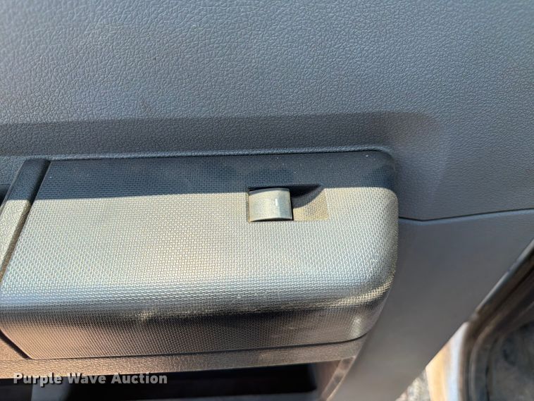 image for item DQ7939 2011 Ford F350 Super Duty Crew Cab pickup truck