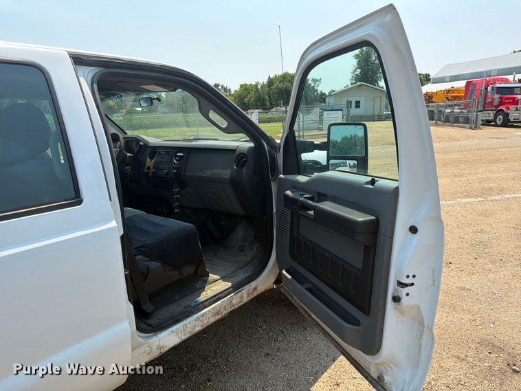 image for item DQ7939 2011 Ford F350 Super Duty Crew Cab pickup truck