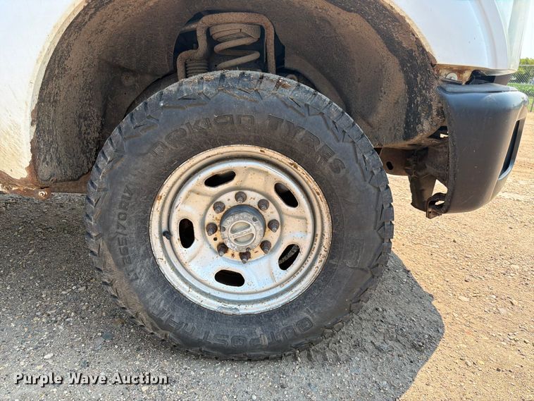 image for item DQ7939 2011 Ford F350 Super Duty Crew Cab pickup truck