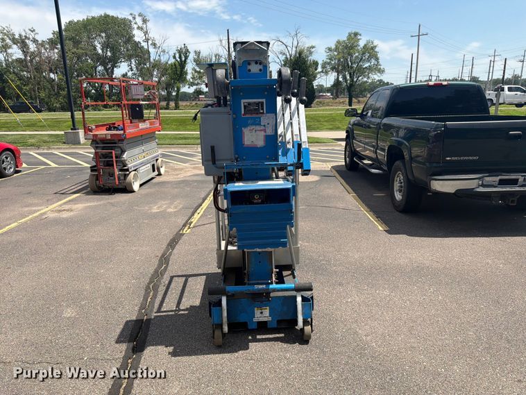 image for item DQ7943 Genie AWP-20S vertical lift