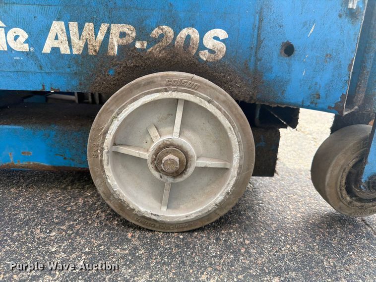 image for item DQ7943 Genie AWP-20S vertical lift