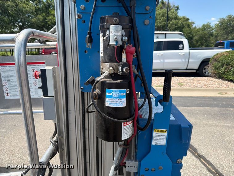 image for item DQ7944 Genie AWP-25S vertical lift