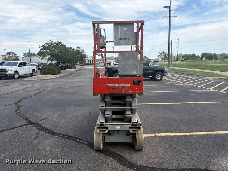 image for item DQ7945 2008 Skyjack SJIII 3226 scissor lift