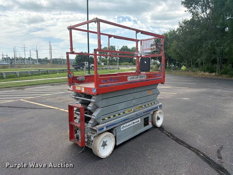 image for item DQ7945 2008 Skyjack SJIII 3226 scissor lift