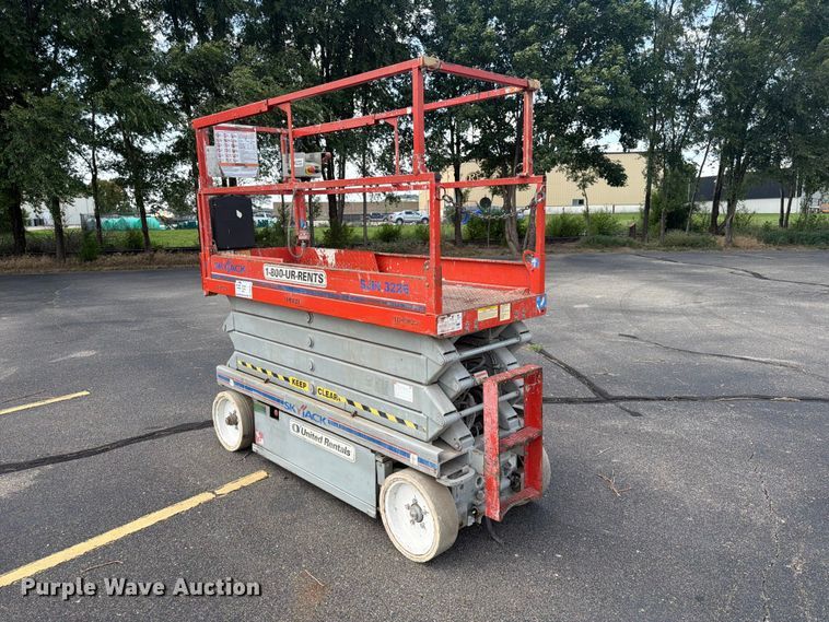 image for item DQ7945 2008 Skyjack SJIII 3226 scissor lift