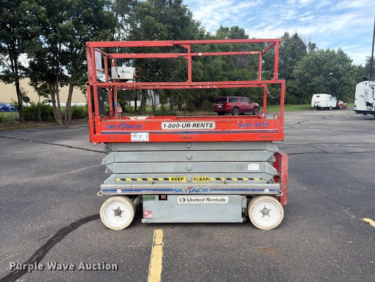 image for item DQ7945 2008 Skyjack SJIII 3226 scissor lift