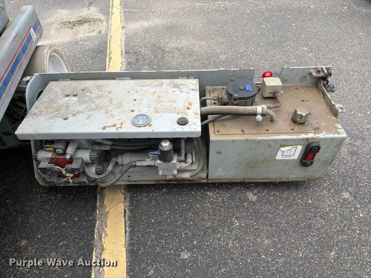 image for item DQ7945 2008 Skyjack SJIII 3226 scissor lift