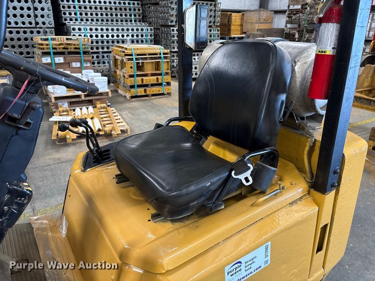 image for item DT2902 Yale GLC050RG forklift