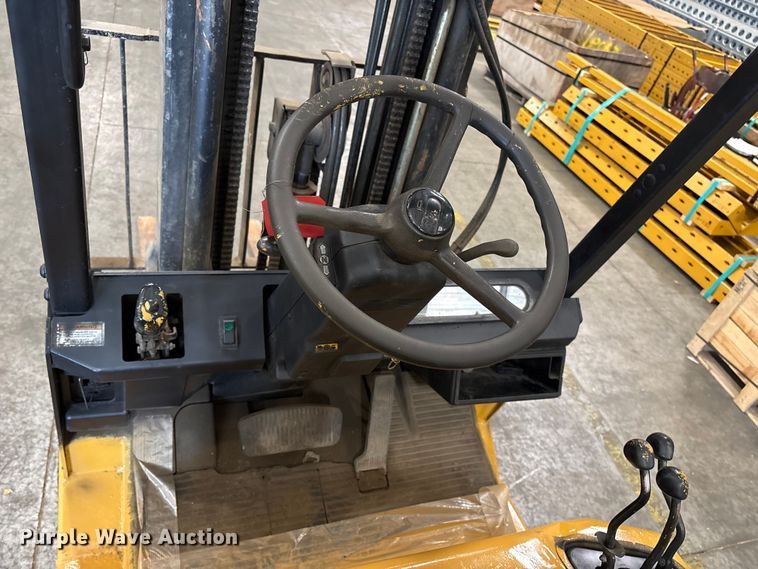 image for item DT2902 Yale GLC050RG forklift