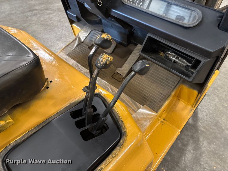 image for item DT2902 Yale GLC050RG forklift