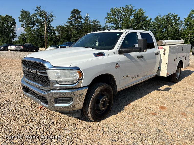 image for item DU6329 2021 RAM 3500 Crew Cab utility bed pickup truck