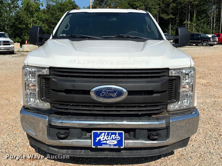image for item DU6330 2018 Ford F250 Super Duty utility bed pickup truck