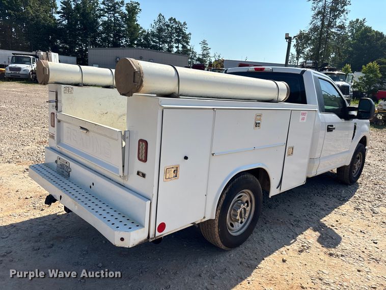 image for item DU6330 2018 Ford F250 Super Duty utility bed pickup truck