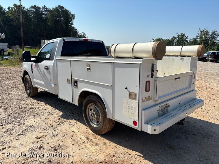 image for item DU6330 2018 Ford F250 Super Duty utility bed pickup truck
