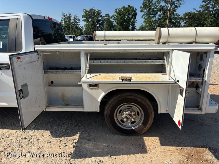 image for item DU6330 2018 Ford F250 Super Duty utility bed pickup truck