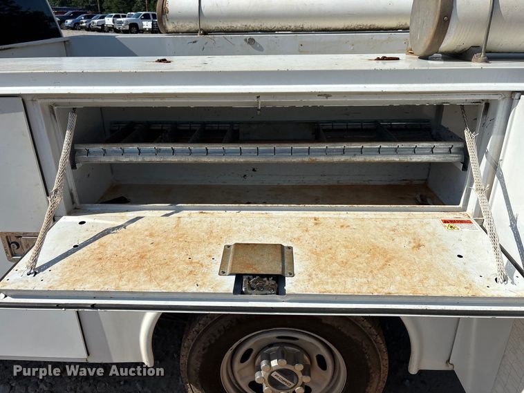 image for item DU6330 2018 Ford F250 Super Duty utility bed pickup truck