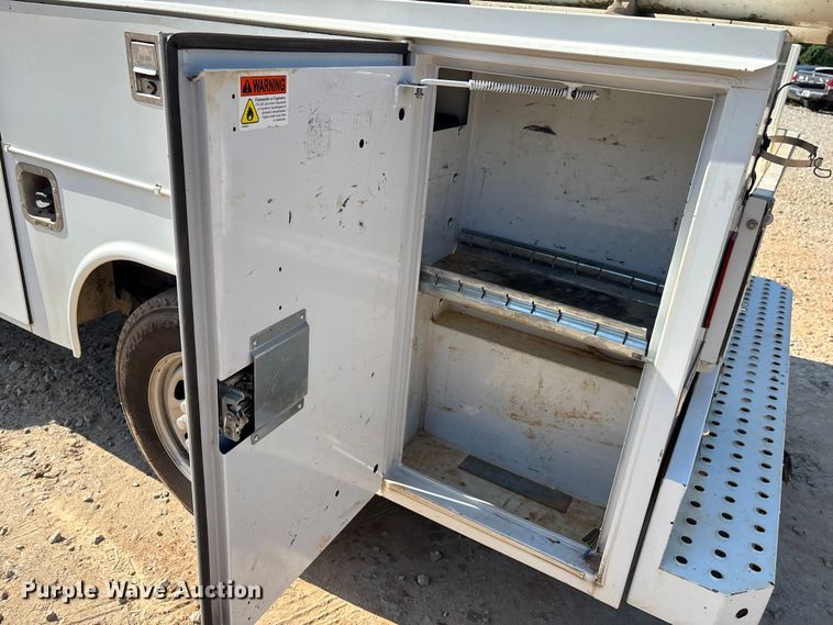 image for item DU6330 2018 Ford F250 Super Duty utility bed pickup truck