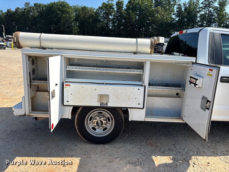 image for item DU6330 2018 Ford F250 Super Duty utility bed pickup truck