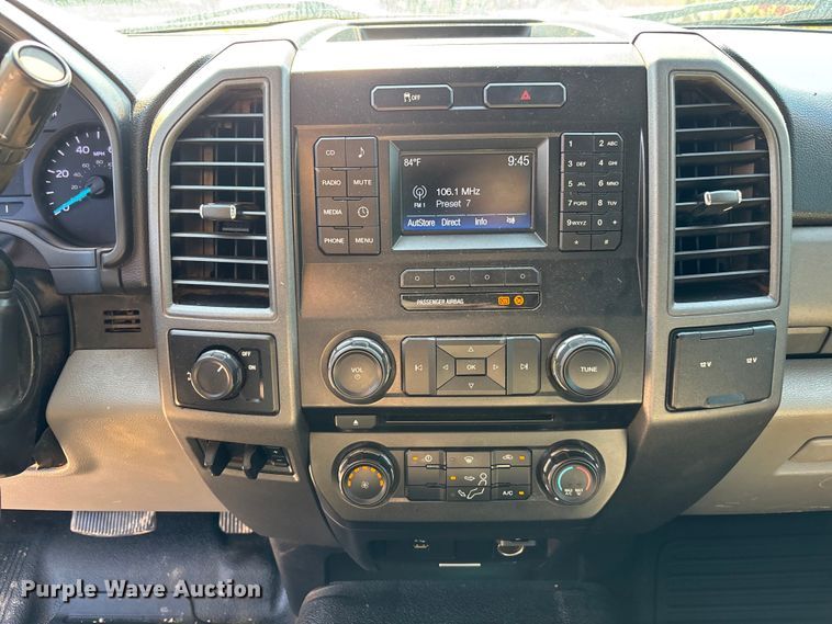 image for item DU6330 2018 Ford F250 Super Duty utility bed pickup truck