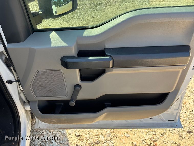 image for item DU6330 2018 Ford F250 Super Duty utility bed pickup truck