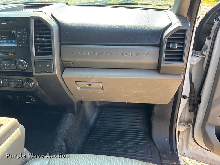 image for item DU6330 2018 Ford F250 Super Duty utility bed pickup truck